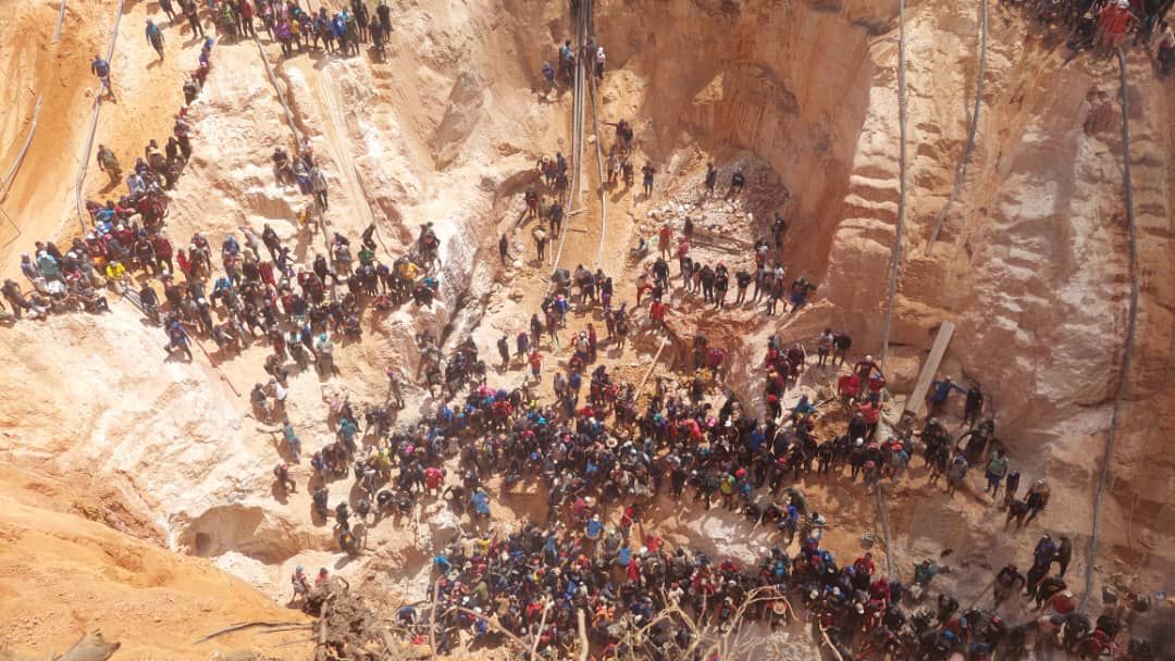 Colapsa mina de oro en Venezuela donde trabajaban decenas de personas