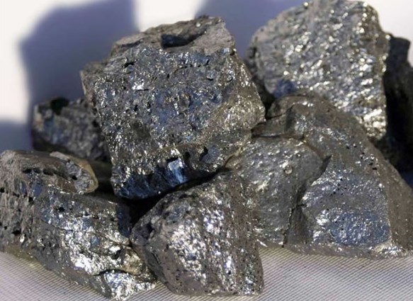 Estaño se hunde 10% desde máximo en 9 años; cobre cae