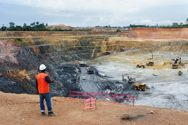 Mineras impulsan al alza un 0,33 % Bolsa de Londres