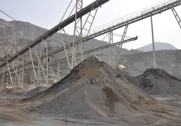 Plomo cierra en baja, pero hila tercera ganancia